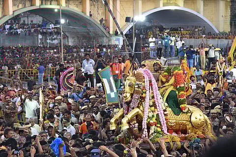 வைகை ஆற்றில் எழுந்தருளிய கள்ளழகர்