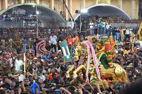மதுரை வைகை ஆற்றில் இறங்கிய கள்ளழகர்