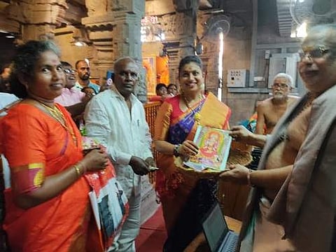 காஞ்சி காமாட்சி அம்மன் கோயிலில் ஆந்திர சுற்றுலாத்துறை அமைச்சர் ரோஜா சுவாமி தரிசனம்