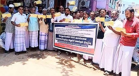 இளையான்குடியில் புதிய பேருந்து நிலையம் அமைக்க எதிர்ப்பு தெரிவித்து தமிழக முதல்வருக்கு 5 ஆயிரம் தபால்கள் அனுப்பி வைக்கும் போராட்டம்.