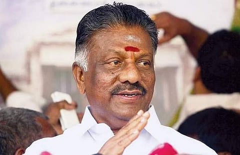 அதிமுக ஒருங்கிணைப்பாளா் ஓ.பன்னீா்செல்வம்