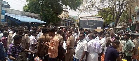 கணவாய்ப்பட்டியில் கிராம பொதுமக்கள் சாலை மறியல்.