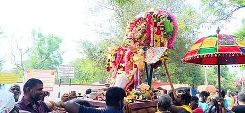 தசாவதாரம் முடித்து கருட வாகனத்தில் கோயிலுக்குப் புறப்பட்டாகிய வீர அழகர்.