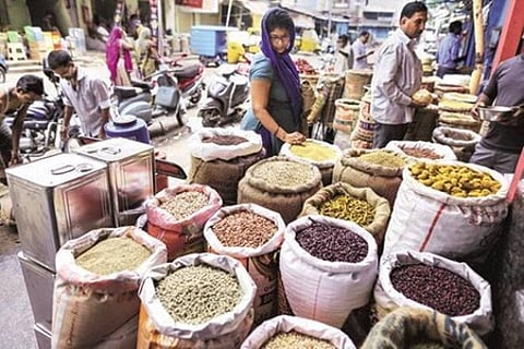 பணவீக்கம் 14 மாதங்களில் இல்லாத அளவுக்கு 0.39 சதவீதமாகக் குறைந்துள்ளது.