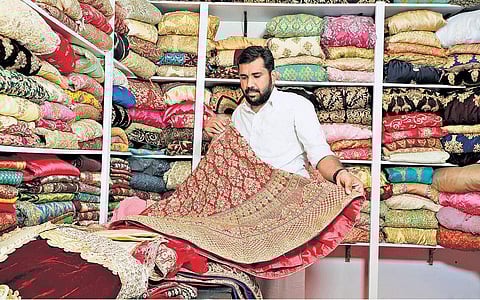 இந்தியாவின் முதல் உடை வங்கி!