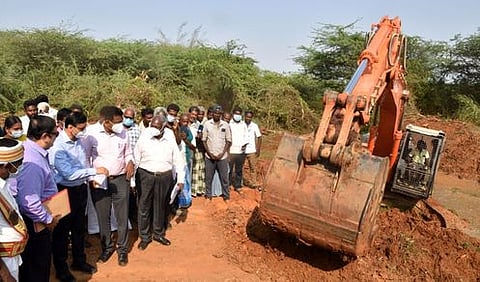 தூா்வாரும் பணிகளை ட்ரோன்கள் மூலம் கண்காணிக்க ஆட்சியா்களுக்கு உத்தரவு
