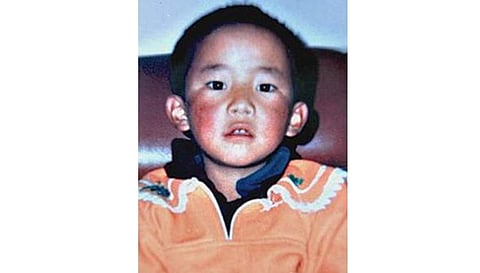 6 வயது சிறுவனாக பஞ்சென் லாமா.