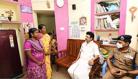 தேனி மாவட்ட எல்லையில் முதல்வருக்கு வரவேற்பு