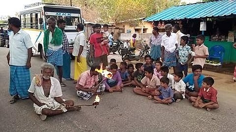 உசிலம்பட்டி அருகே கிராம பொதுமக்கள் சாலை மறியல்