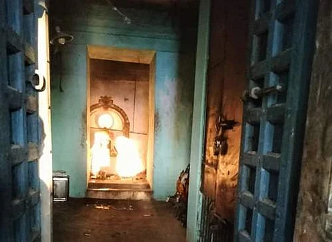 சீர்காழி அருகே காத்திருப்பு சொர்ணபுரீஸ்வரர் சுவாமி கோயிலில் சூரிய பகவான் ஈசனை முழுவதும் ஆள்கொண்ட திருக்காட்சி.