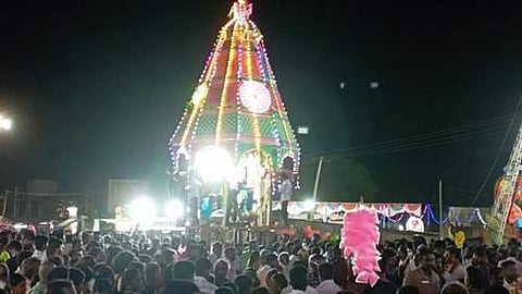 தாயமங்கலம் ஸ்ரீ முத்துமாரியம்மன் கோயில் பங்குனி திருவிழாவில் நடைபெற்ற மின்விளக்கு ரத பவனி.