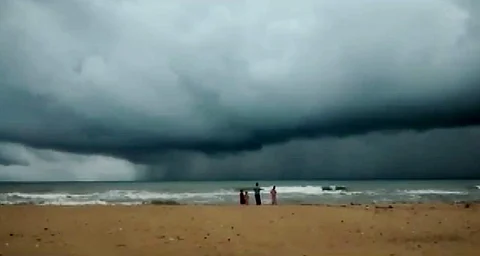 அசானி புயல்: மக்கள் கடலுக்குச் செல்ல வேண்டாம் என எச்சரிக்கை