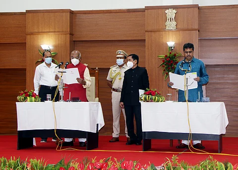 திரிபுரா முதல்வர் அமைச்சரவையில் 11 எம்எல்ஏக்கள் பதவியேற்பு