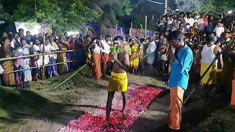 இருக்கை செல்லமுத்து மாரியம்மன் கோயில் தீமிதி திருவிழா