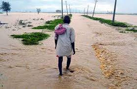 அசாம் வெள்ளம்: நிலச்சரிவில் 3 பேர் பலி; 57,000 பேர் பாதிப்பு