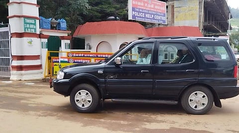 உதகை ராஜ்பவன் மாளிகை வந்தடைந்தார் வெங்கையா நாயுடு