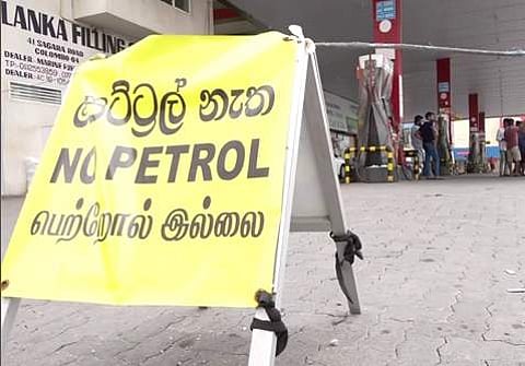 பெட்ரோல் இல்லை : இலங்கையில் அறிவிப்பு