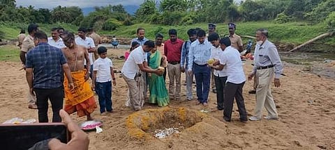 லோயர் கேம்ப் மதுரை கூட்டு குடிநீர் திட்ட பூமி பூஜை புதன்கிழமை நடைபெற்றது.