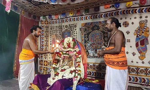 திருமணக் கோலத்தில் காட்சி தரும் தோத்திரபூர்ணாபிகையுடன் திருஞானசம்பந்தருக்கு மகா தீபாராதனை காட்டப்பட்டது.