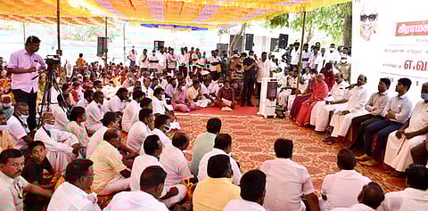 வெம்பாக்கம் ஒன்றியம், மாமண்டூா் ஊராட்சியில் நடைபெற்ற கிராம சபைக் கூட்டத்தில் பேசிய அமைச்சா் எ.வ. வேலு.