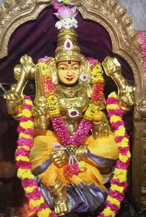 தங்கக் கவச அலங்காரத்தில் அருள்மிகு அங்காளம்மன்.