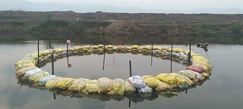 முல்லைப் பெரியாற்றில் கருநாக்கமுத்தன்பட்டி ஊராட்சிக்கு ரூ.1.25 கோடி மதிப்பில் திங்கள்கிழமை தொடங்கப்பட்ட நீரேற்று நிலையம் அமைக்கும் பணி.