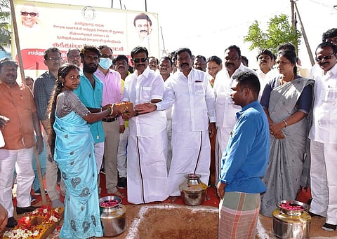 பூந்தமல்லி ஊராட்சி ஒன்றியம், குத்தம்பாக்கம் சமத்துவபுர மறு சீரமைப்பு பணிக்கான பூமி பூஜை நிகழ்ச்சியில் பங்கேற்ற பால்வளத் துறை அமைச்சா் சா.மு.நாசா்.