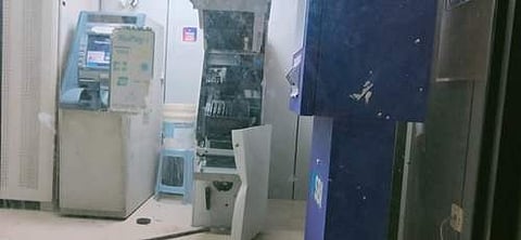 ஈரோடு அருகே ஏடிஎம் இயந்திரத்தை உடைத்து கொள்ளை முயற்சி: பல லட்ச ரூபாய் பணம் தப்பியது