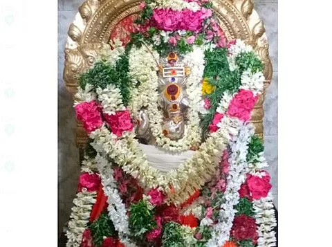 மானாமதுரையில் வருஷாபிஷேக விழாவை முன்னிட்டு சிறப்பு அலங்காரத்தில் எழுந்தருளி அருள் பாலித்த மானாமதுரை ஸ்ரீ சுந்தர விநாயகர்