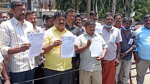 தொழிற்கூடங்களை திறக்க நடவடிக்கை எடுக்க வேண்டும்:டாக்ட் அமைப்பினா் மனு