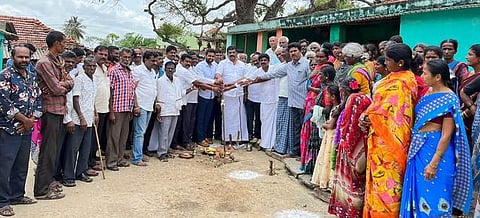 கான்கிரீட் சாலை அமைக்கும் பணி தொடக்கி வைப்பு