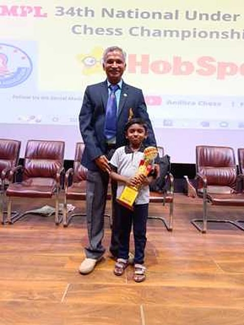 தேசிய செஸ் சாம்பியன்ஷிப் போட்டியில் புதுச்சேரி மாணவருக்கு வெள்ளிப் பதக்கம்