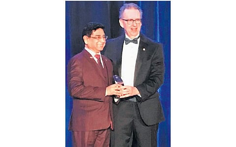 டாக்டர் டி.எஸ்.சந்திரசேகருக்கு அமெரிக்காவின் "கிரிஸ்டல்' விருது