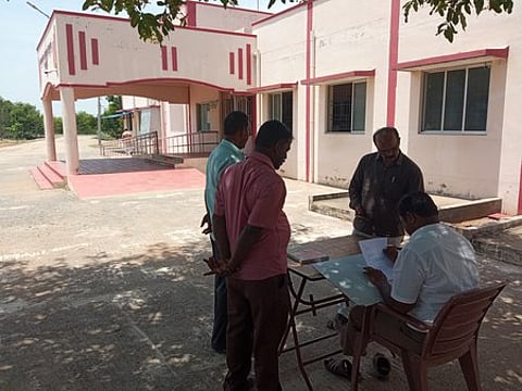 துறையூா் மோட்டாா் வாகன ஆய்வாளா் அலுவலகத்தில் பணியிடங்கள் காலி அவதியுறும் பொதுமக்கள்