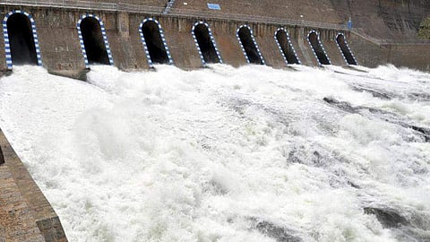 மேட்டூர் அணைக்கு வரும் நீரின் அளவு குறைந்தது.