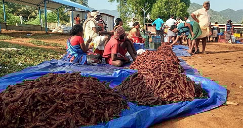 விற்பனைக்கு கொண்டுவரப்பட்டிருந்த புளி
