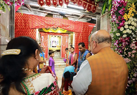 குஜராத் துவாரகாதீசர் கோயிலில் அமித் ஷா வழிபாடு