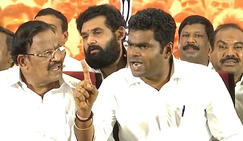 பேட்டியின்போது அண்ணாமலை