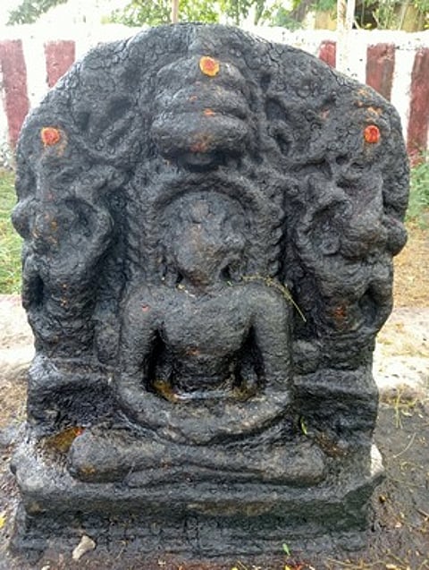 மகாவீரா் சிலை.