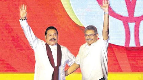 இலங்கையின் முன்னாள் பிரதமர் மகிந்த ராஜபட்ச - அதிபர் கோத்தபய ராஜபட்ச
