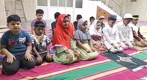 ரமலான் பண்டிகை: கோவையில் குழந்தைகள் சிறப்பு தொழுகை