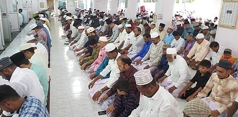 நாகூரில் ரமலான் சிறப்பு தொழுகை : திரளானோர் பங்கேற்பு