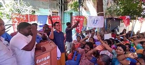 மதுரையில் காலா திரைப்பட பாணியில் தூய்மை பணியாளர்கள் போராட்டம்