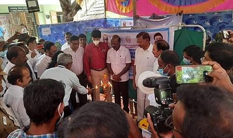 வாழப்பாடி அருகே முத்தம்பட்டி அரசு நடுநிலைப்பள்ளியில் கரோனா சிறப்பு மருத்துவ முகாமை தொடங்கி வைத்த மக்கள் நல்வாழ்வுத்துறை அமைச்சர் மா. சுப்பிரமணியன்.