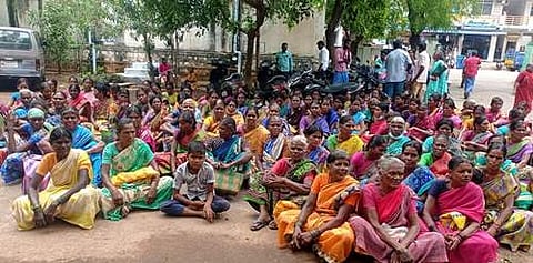 அந்தியூர் ஊராட்சி ஒன்றிய அலுவலகத்தில் காத்திருப்புப் போராட்டம்