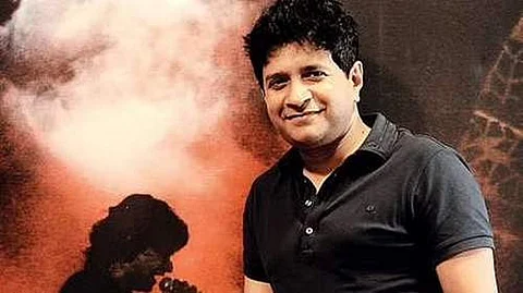 பிரபல பின்னணிப் பாடகா் கே.கே. என்கிற கிருஷ்ணகுமாா் குன்னத்து