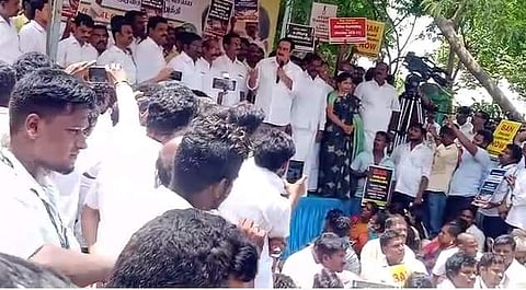 ஆன்லைன் சூதாட்டம்: தற்கொலை செய்துகொண்ட அரசியல் தலைவரின் உறவினர் யார்?- அன்புமணி பேச்சு