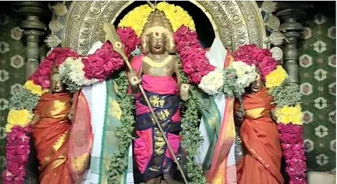 சிறப்பு மலர் அலங்காரத்தில் பக்தர்களுக்கு காட்சி அளிக்கும் வள்ளி தெய்வானையுடன் சுப்பிரமணியர்