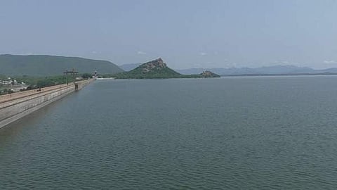 மேட்டூர் அணை நீர்மட்டம் 113.53 அடியாக குறைந்துள்ளது.