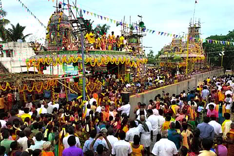 செங்கத்தை அடுத்த தாழையூத்து மாரியம்மன், விநாயகா் கோயில்களில் நடைபெற்ற கும்பாபிஷேகம்.